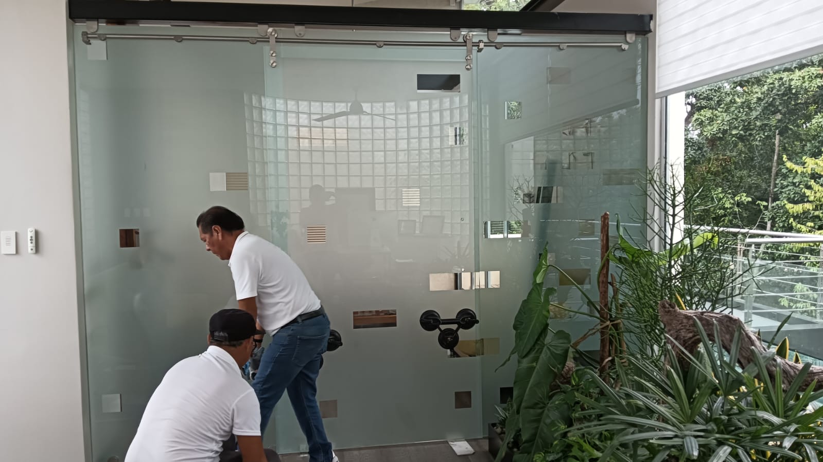 Cristal esmerilado con acabado premium para residencial en Cancún